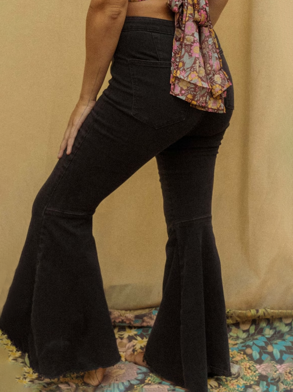 Wide Flare Bell-Bottom Jeans in Black with Frayed Hem