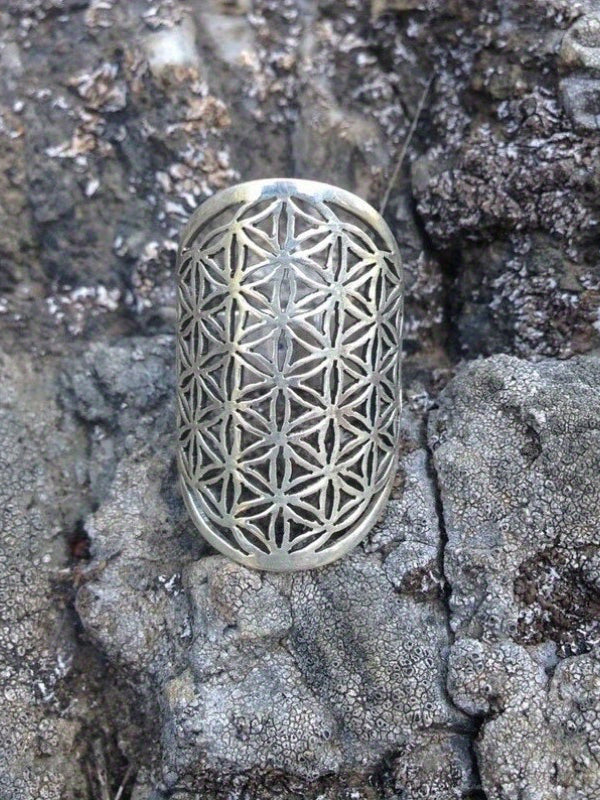 Vintage Hollow-Out Oval Alloy Ring