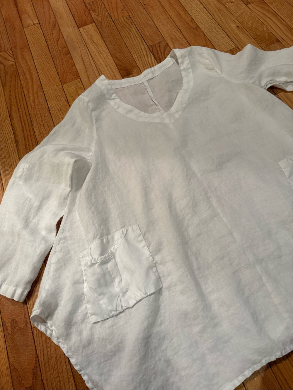 Women¡¯s Relaxed V-Neck White Linen Top