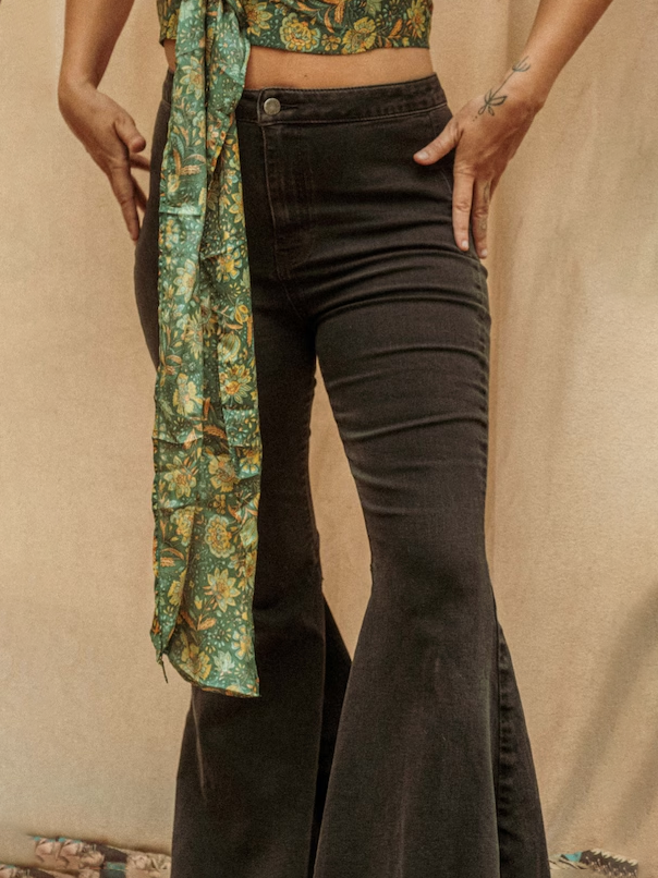Wide Flare Bell-Bottom Jeans in Black with Frayed Hem