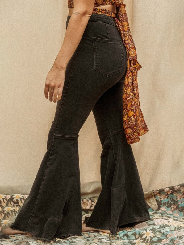 Wide Flare Bell-Bottom Jeans in Black with Frayed Hem