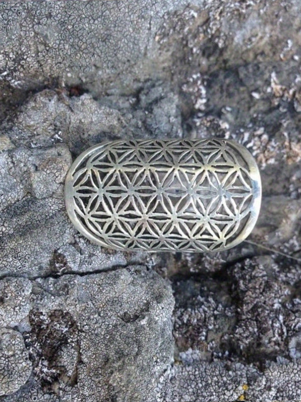 Vintage Hollow-Out Oval Alloy Ring