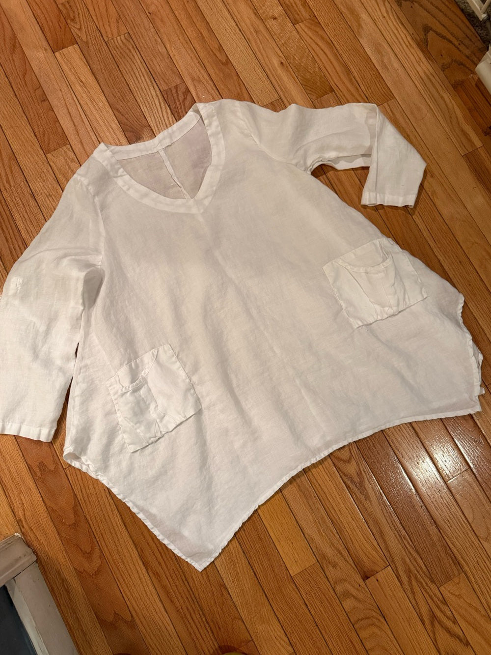 Women¡¯s Relaxed V-Neck White Linen Top